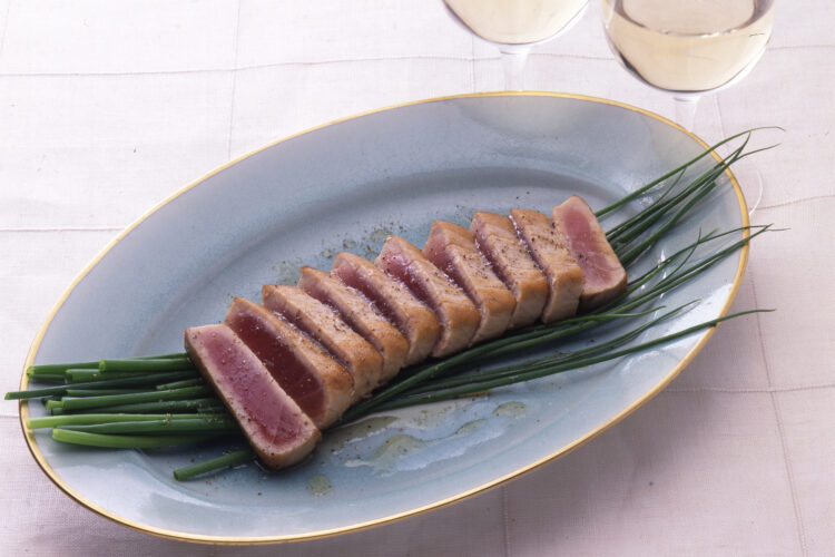 Rare tuna steak