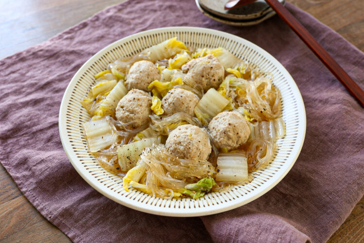 うま味たっぷり！ 白菜と鶏だんごの春雨煮